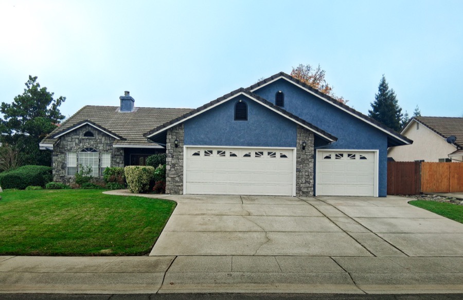 Beautiful blue stucco exterior finished by Husky Pro Painting, Redding CA